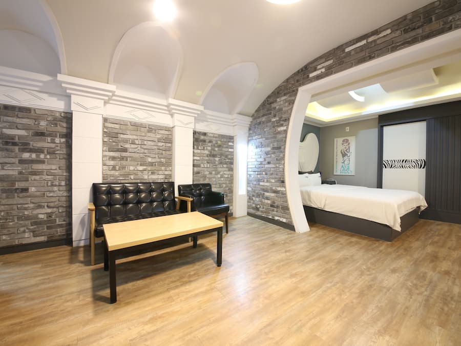 Blackout curtains, free WiFi, bed sheets