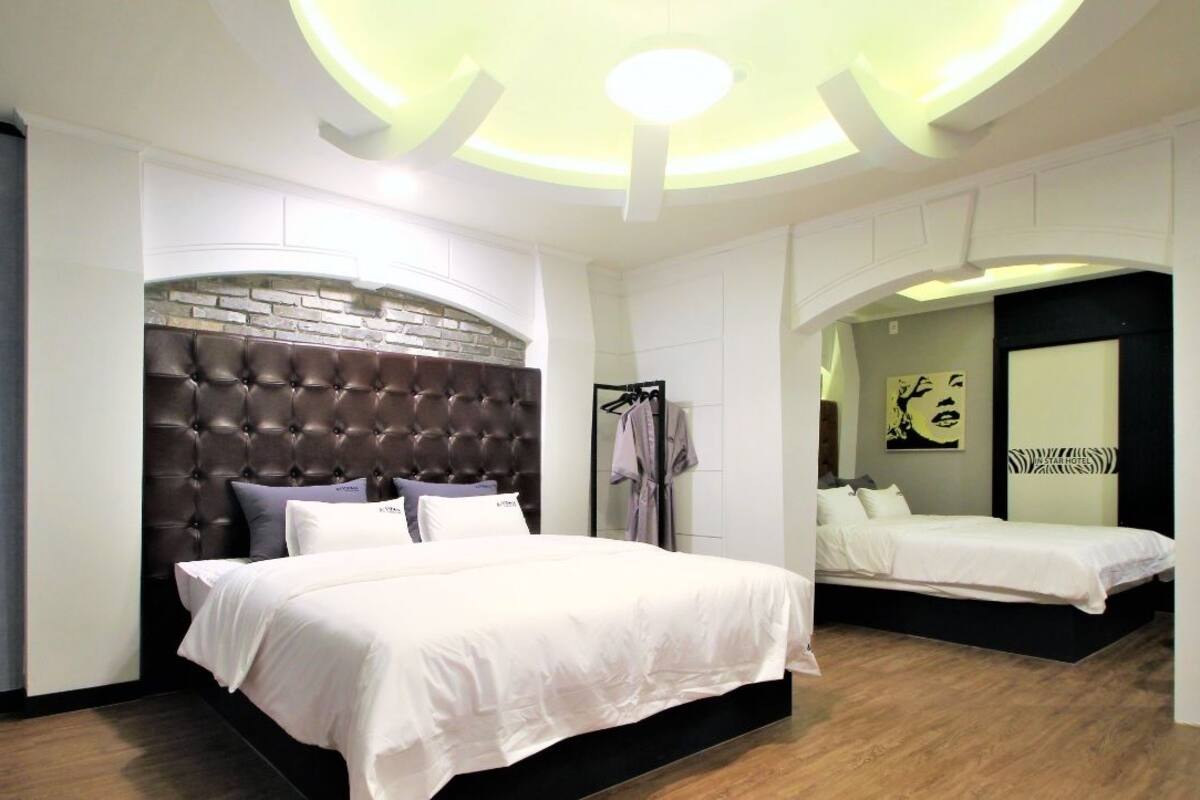 Blackout drapes, WiFi (free), bed sheets