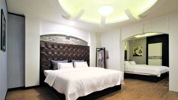 Cortinas blackout, Wi-Fi de cortesia, roupa de cama