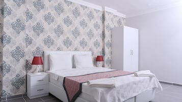 Leilighet – deluxe, 2 soverom | 2 soverom, sengetøy av topp kvalitet, minibar og skrivebord