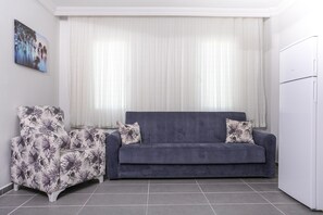 Deluxe Apartment, 2 Bedrooms | Living area