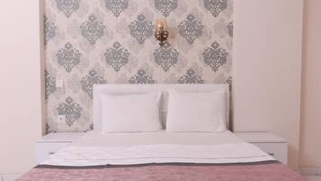 Apartamento standard, 2 quartos | 2 quartos, roupas de cama premium, frigobar, escrivaninha