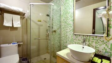 Deluxe Twin Room | Bathroom | Shower, free toiletries, hair dryer, slippers