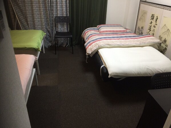 Chambre Triple (For 1 Guests)