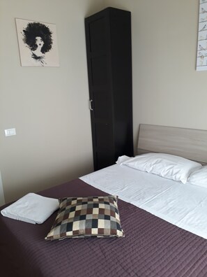 Individuell dekoriert, individuell eingerichtet, Schreibtisch