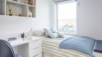 Room | Desk, iron/ironing board, free WiFi