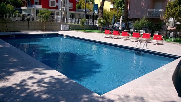 Sesongbasert utendørsbasseng