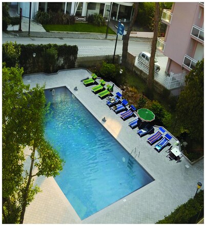 Club Hotel