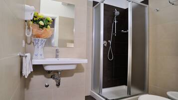 Family Room | Bilik Mandi | Pancuran mandi, kelengkapan dandanan diri percuma, pengering rambut