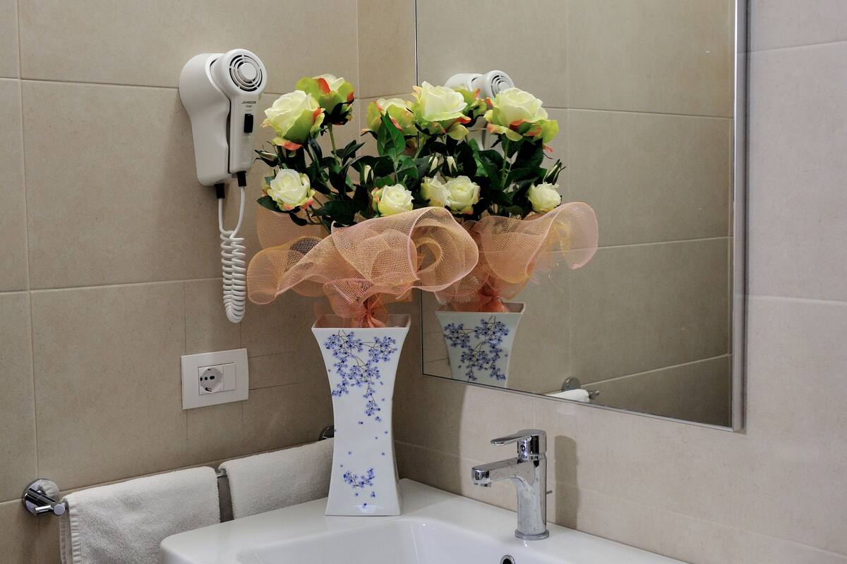 Bathroom sink