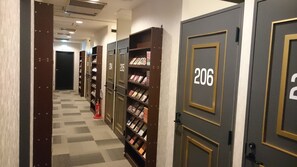 Hallway - Comics & CapsuleHotel COMICAP Sapporo (Sapporo)