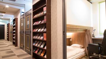 Deluxe Lower Capsule, Free Drink | Free WiFi