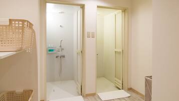 Shower, free toiletries, towels