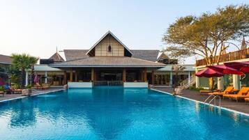 Outdoor pool, pool umbrellas