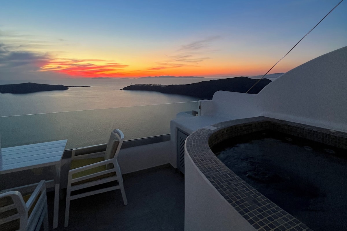 Honeymoon Suite, Jetted Tub, Sea View | 1 bilik tidur, bar mini, peti besi dalam bilik, kalis bunyi