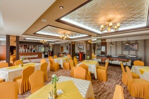 Café da manhã com buffet todos os dias mediante uma taxa