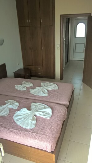 Chambre Double ou avec lits jumeaux, 1 lit double ou 2 lits jumeaux | Wi-Fi gratuit, draps fournis