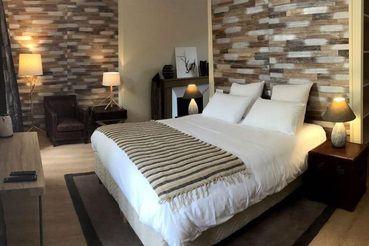 Comfort Double Room, Private Bathroom (Bois)