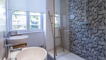 Comfort Double or Twin Room, Private Bathroom (Bambou) | Bathroom