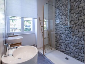 Comfort Double or Twin Room, Private Bathroom (Bambou) | Bathroom - L'escale de Broglie (Broglie)