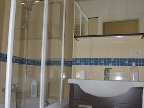 Classic Double or Twin Room, Private Bathroom - La Dolce Vita Guesthouse (Rome)