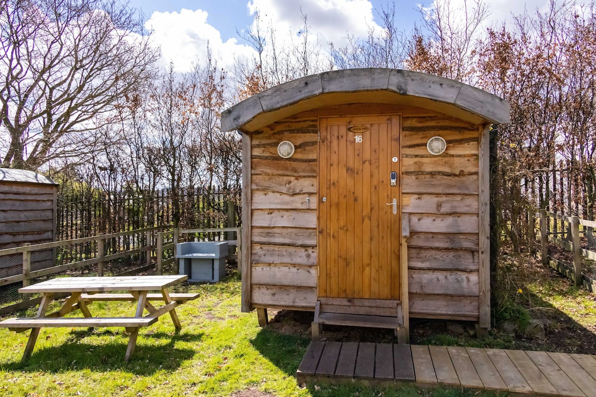 16 - Lorton Vale Camping Pod