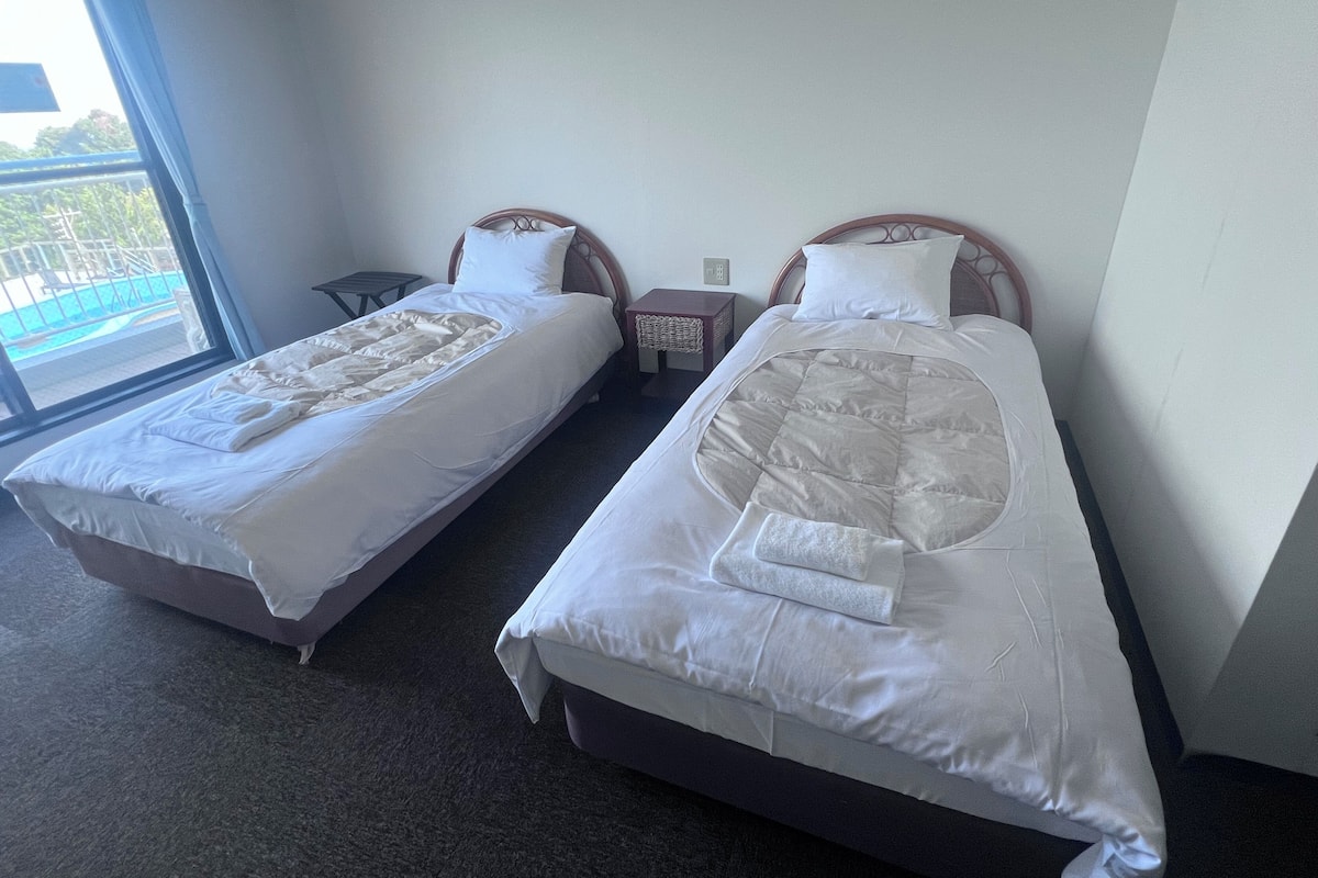 1 bedroom, desk, blackout drapes, free WiFi
