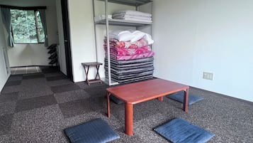 Kamer in Japanse stijl (Japanese-Western Style, 19.72 sqm) | Een bureau, verduisterende gordijnen, gratis wifi, beddengoed