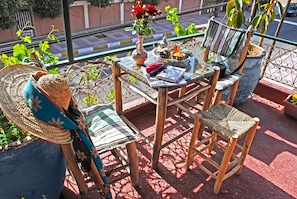 Breakfast, lunch, dinner served; Moroccan cuisine