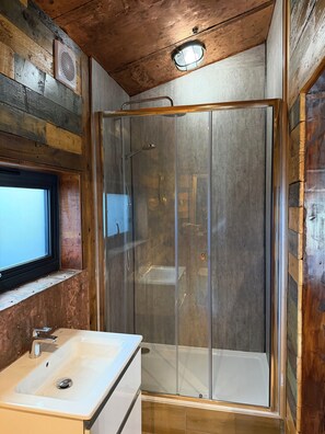 デラックス スタジオ 1 ベッドルーム ガーデンビュー 1 階 (Garden Lodge) | 客室ごとに異なる装飾、客室ごとに異なるインテリア、デスク、ノートパソコン用作業スペース