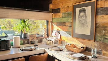 豪華開放式客房, 1 間臥室, 花園景, 地面 (Garden Lodge) | 獨特設計、獨特裝修、書桌、手提電腦工作空間