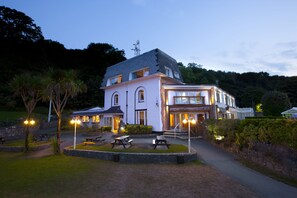 Front of property – evening/night - Oxwich Bay Hotel (Swansea)