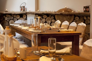 Breakfast, lunch, dinner and brunch served  - Oxwich Bay Hotel (Swansea)