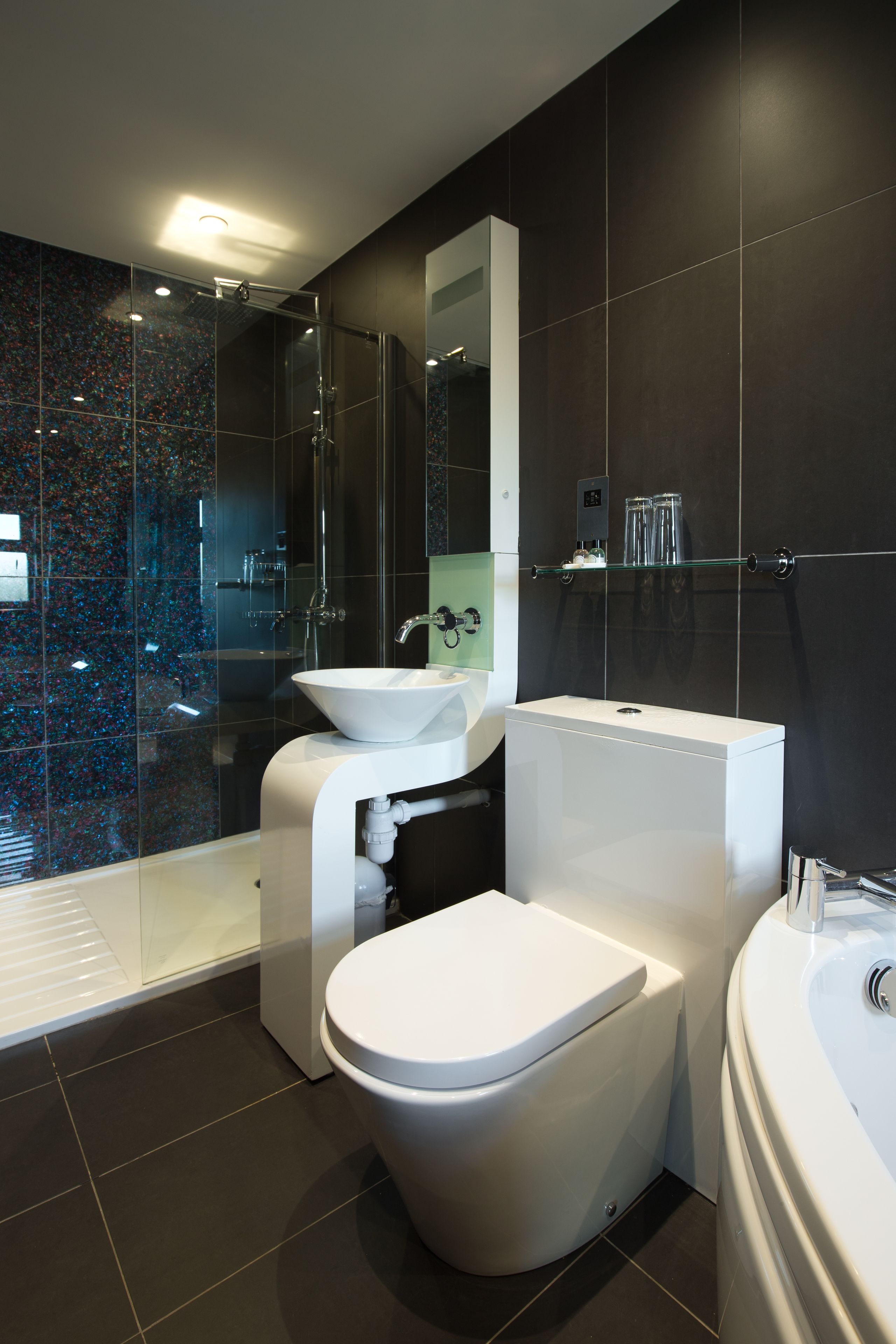 luxury double room, 1 double bed, partial sea view | bathroom | free toiletries, hair dryer