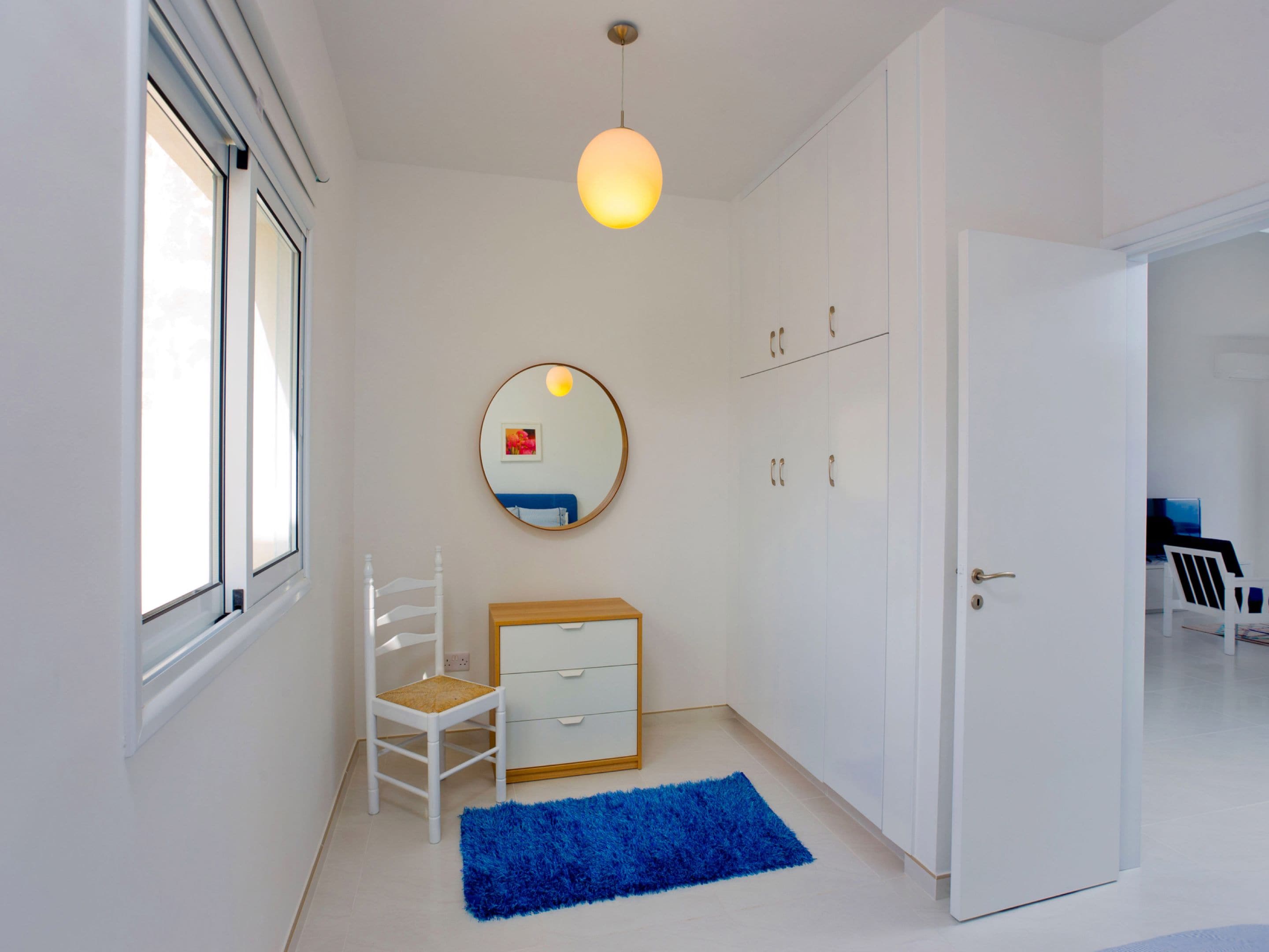 Apartamento Deluxe, 2 habitaciones, frente a la playa | Zona de estar | Una televisión de pantalla plana