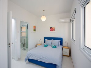 Deluxe-Apartment, 2 Schlafzimmer, Strandnähe | 2 Schlafzimmer, hochwertige Bettwaren, individuell dekoriert