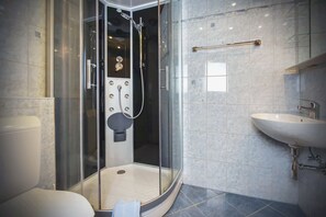 Apartment, 2 Bedrooms, Ground Floor (3-5/1) | Bathroom | Shower, hair dryer, towels, soap - Gästehaus Rifa (Gaschurn)