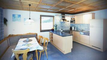 Apartment, 2Â Schlafzimmer, Balkon (4-6/1)