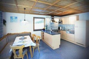 Appartement, 2 chambres, balcon (4-6/1)