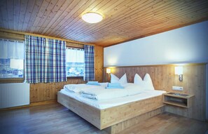 Apartment, 5 Bedrooms, Balcony (10-12/1) | Free cribs/infant beds, free rollaway beds, free WiFi, bed sheets - Gästehaus Rifa (Gaschurn)