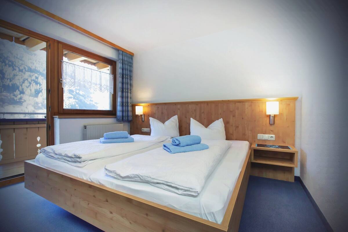 Cunas gratuitas, camas extra gratis, wifi gratis y ropa de cama