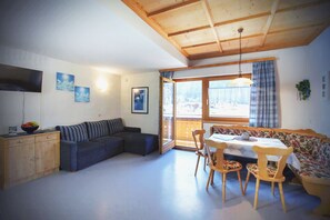 Free cots/infant beds, free rollaway beds, free WiFi, bed sheets