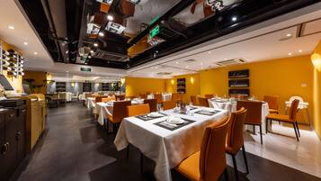 Petit déjeuner, déjeuner et dßner servis sur place