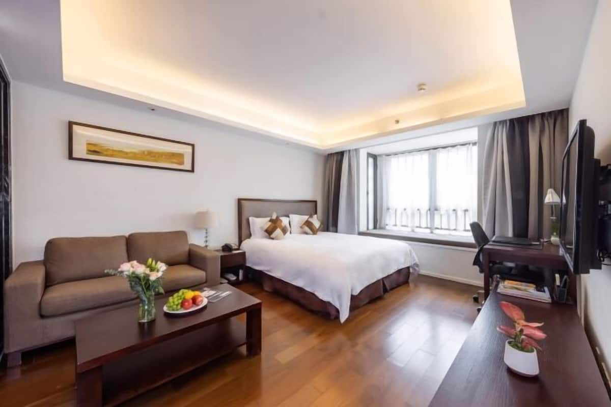 1 bedroom, in-room safe, desk, blackout drapes
