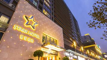 Façade de lâhĂ©bergement - soirĂ©e/nuit