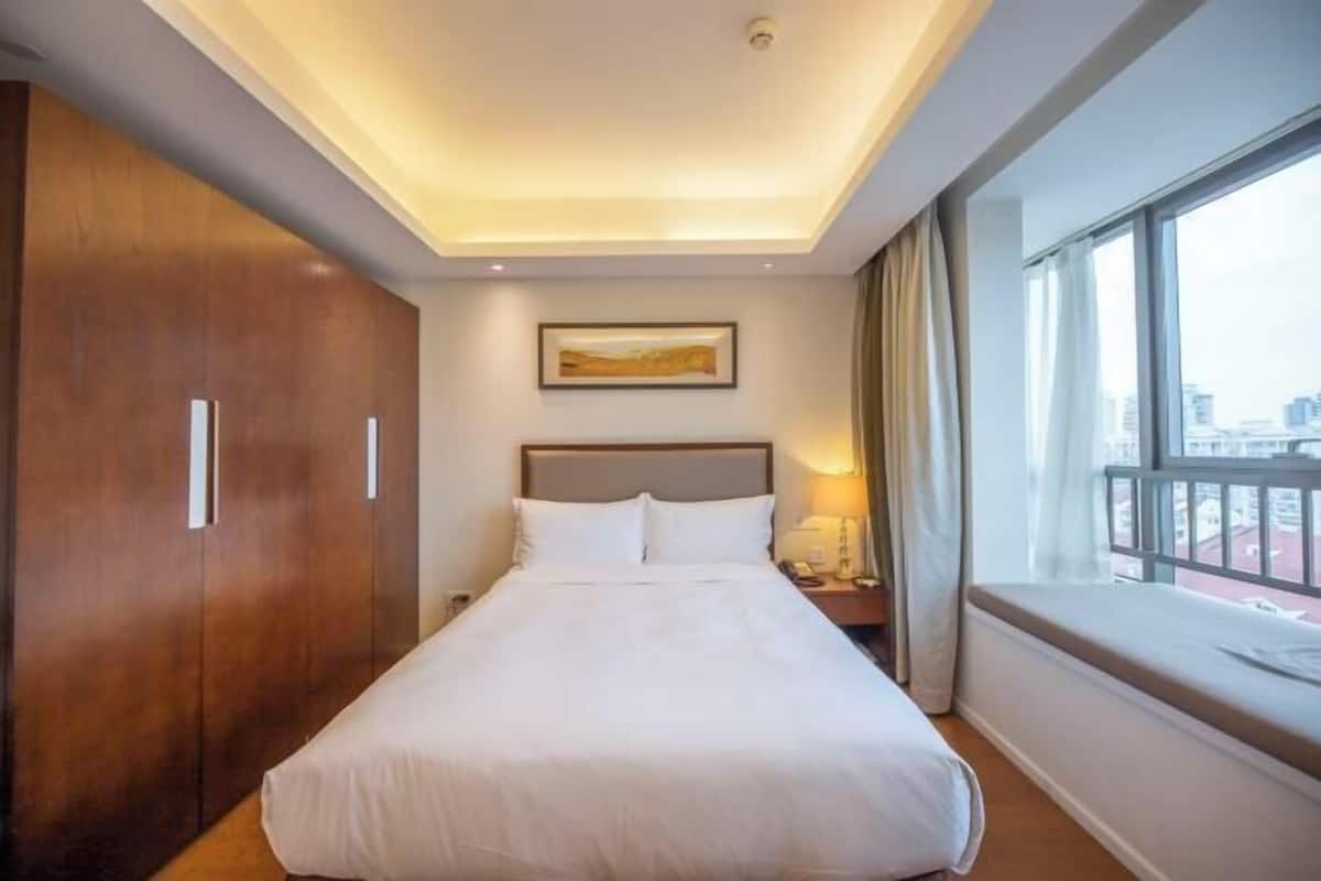 1 bedroom, in-room safe, desk, blackout drapes