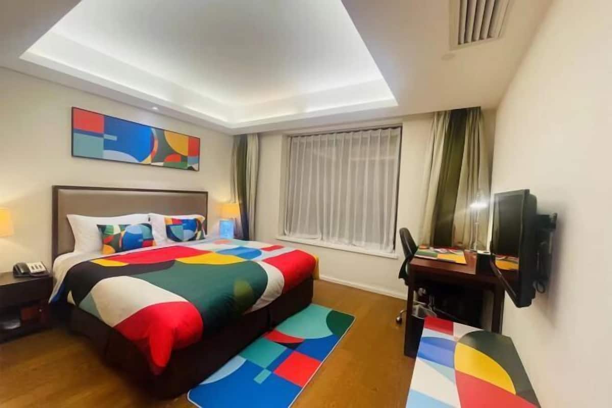 1 bedroom, in-room safe, desk, blackout drapes