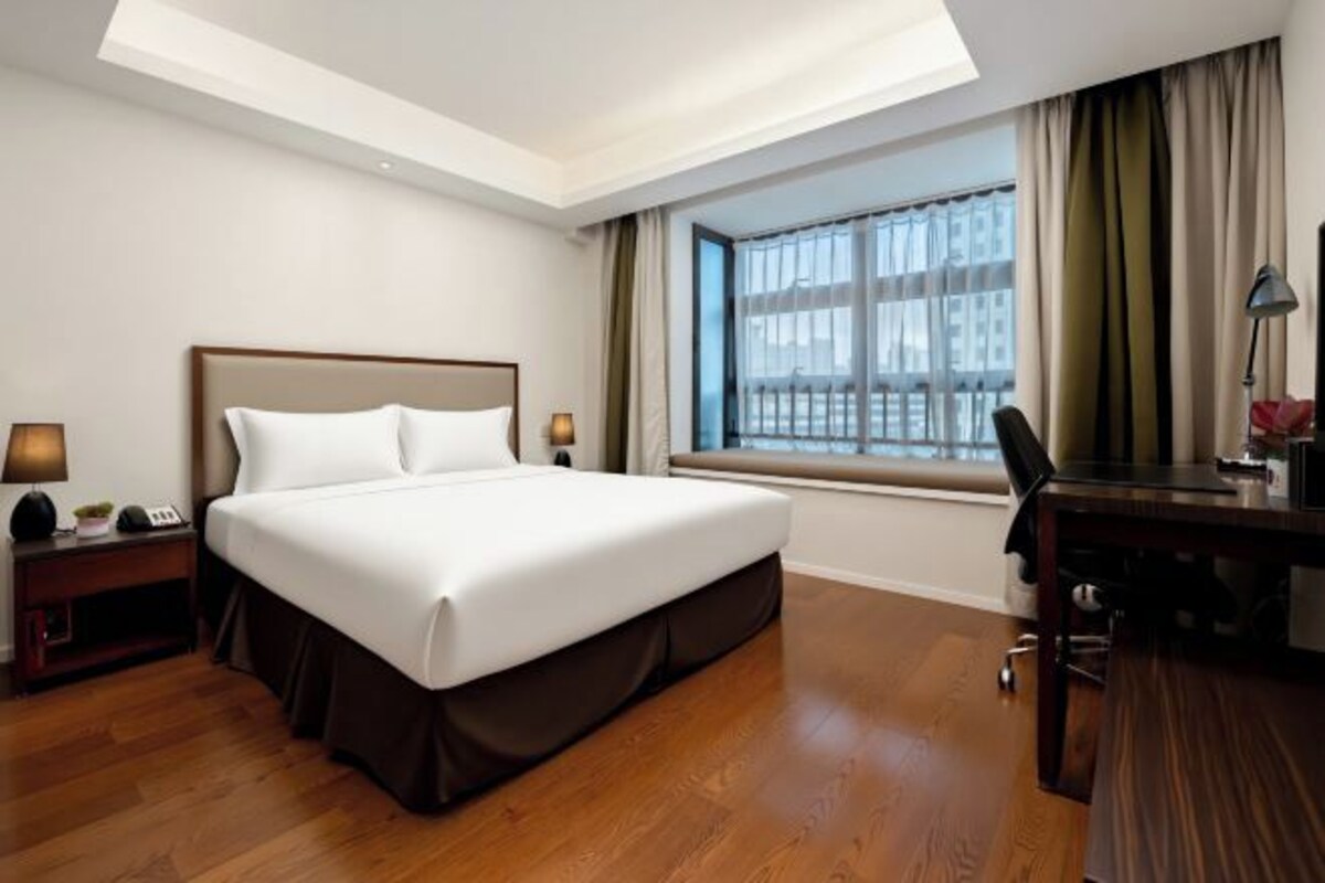 In-room safe, desk, blackout drapes, iron/ironing board (on request)
