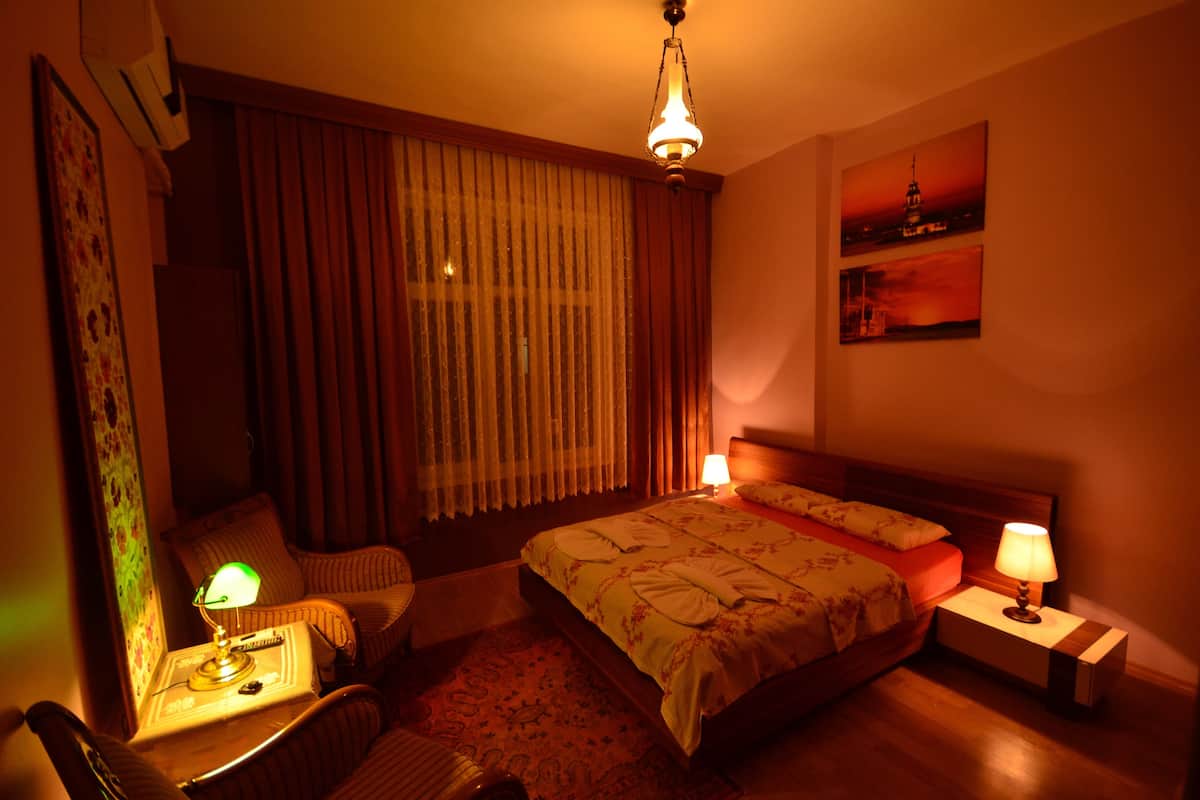 Quarto triplo | Roupas de cama premium, escrivaninha, quartos à prova de som