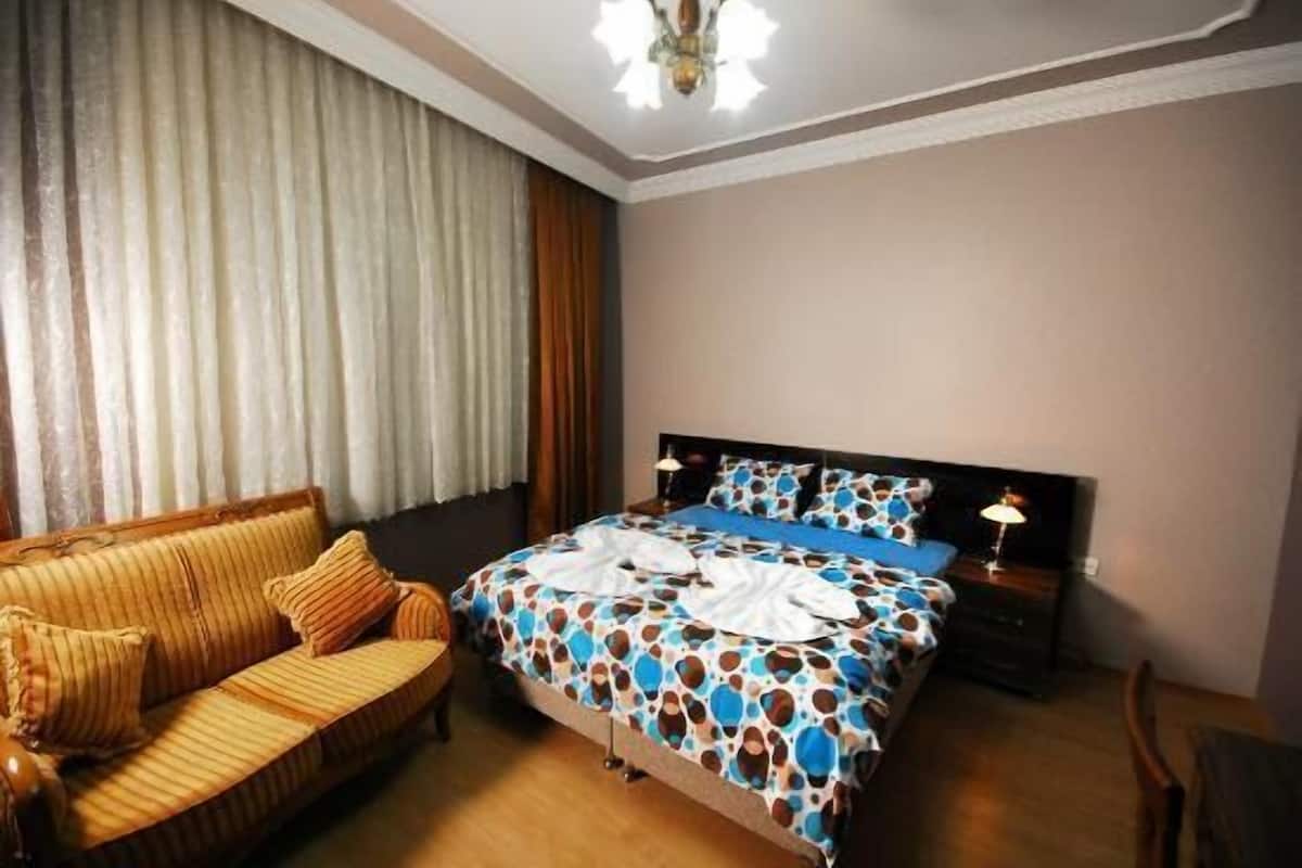 Quarto casal ou duplo standard | Roupas de cama premium, escrivaninha, quartos à prova de som